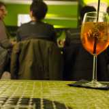 Il poliaperitivo barese: il 28 dicembre in un locale di piazza Mercantile abbiamo conosciuto 16 poliamorosi che hanno deciso di incontrarsi(Foto di Gennaro Gargiulo)